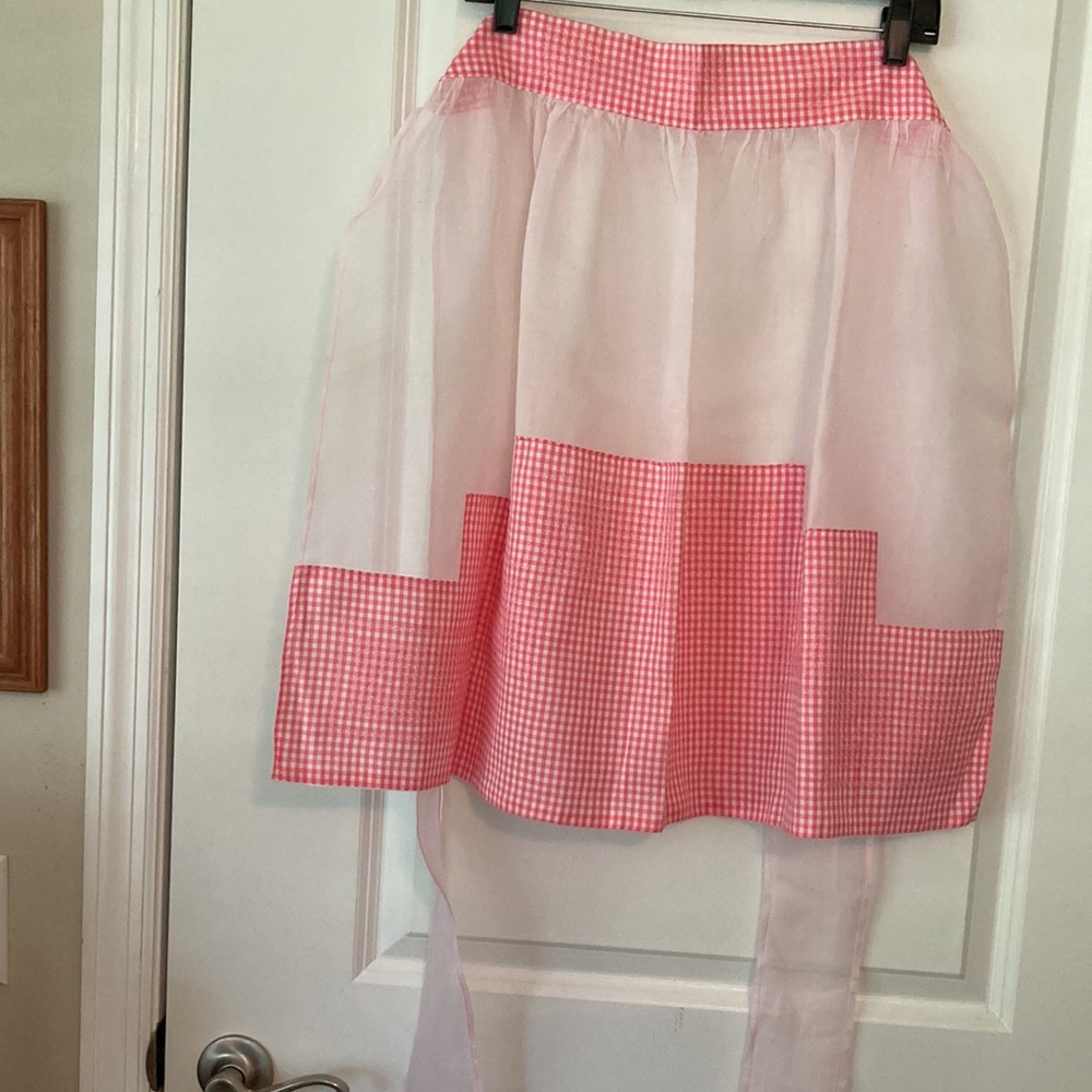 Aprons Two Beautiful Hand Made Vintage Aprons. Pink has cross stitch on both - Picture 3 of 17